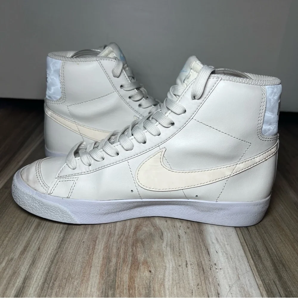 Nike Blazers Mid ‘77 Sneakers White With Iridescent Swoosh Youth Size 4Y